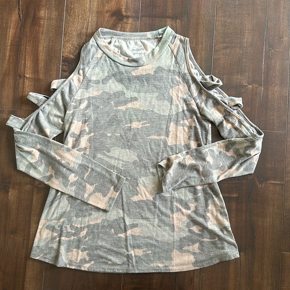 Open Sleeve Camo Tee